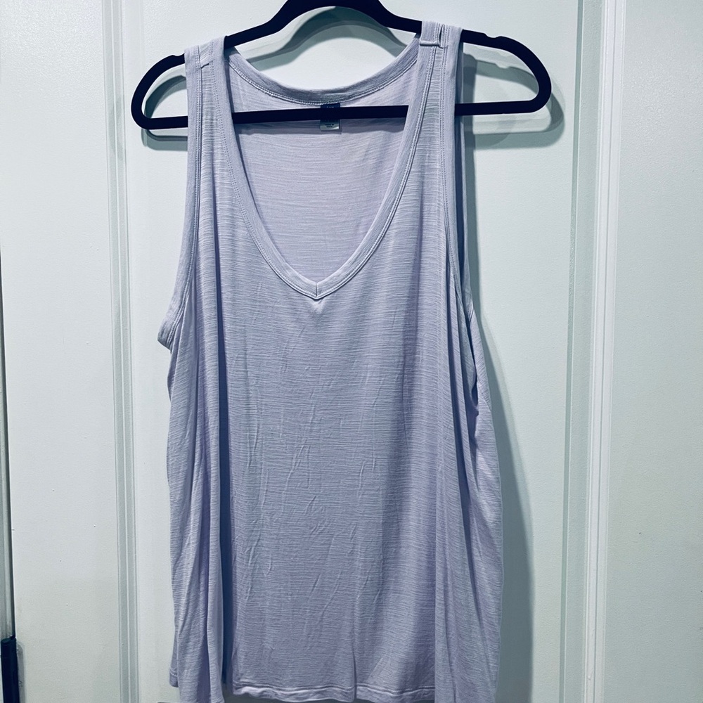 XL Old Navy tank top, very thin and light, lavender color